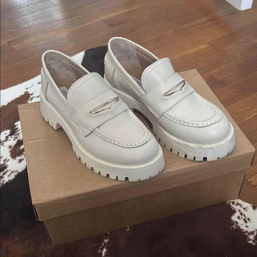 Women's Cream Loafers